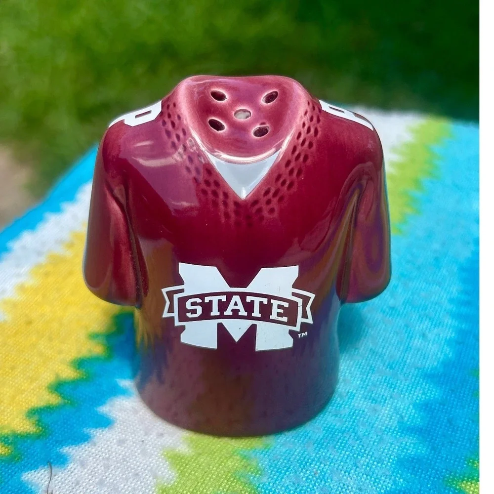 The Memory Company Mississippi State Bulldogs Jersey Salt & Pepper Shakers SEC
